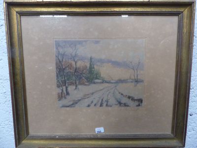tableau représentant une route enneigée, encadré dans un cadre en bois et accroché au mur