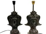 paire de lampes de table anciennes en fonte, aux motifs ouvragés