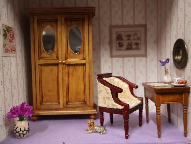 Diorama. Composition miniature, dans une vitrine en bois, vitre e...