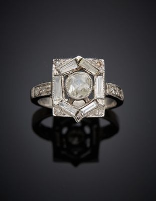 DIAFINI BAGUE géométrique en or gris (750°/°°) ajouré, serti…