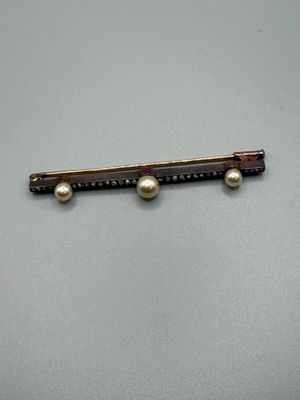 Broche barrette en or jaune 750 millièmes et argent sertie d…