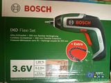 Emballage d'une visseuse sans fil Bosch dans une boîte