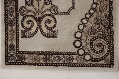 une photo d'une photo d'un tapis orné d'un motif