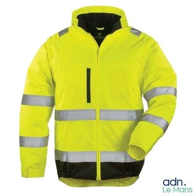 une image représentant une veste jaune ornée de bandes réfléchissantes