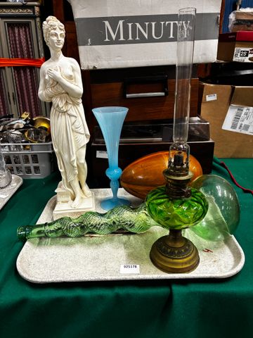 Statuette plâtre, vase cornet en opaline bleu, lampe à pétrole, b...