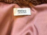 a label that says meteo on the back of a jacket