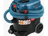 un aspirateur bleu et noir muni d'un tuyau sur le dessus