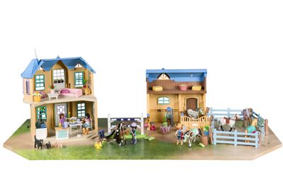 un coffret Playmobil comprenant une écurie et plusieurs chevaux