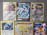 beaucoup de cartes pokemon sur la table