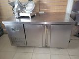 a machine that is sitting on a counter in a kitchen