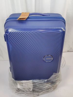 un bagage emballé dans du plastique