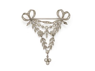 une broche ancienne en diamants en forme de nœud