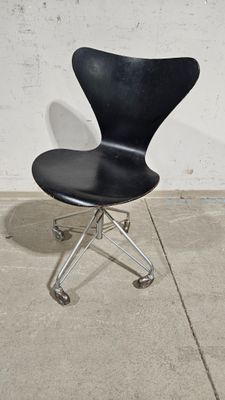 Arne JACOBSEN & édition Fritz Hansen : Chaise en contreplaqu…