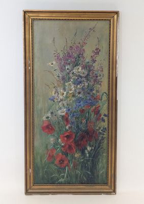 tableau représentant un bouquet de fleurs dans un cadre doré, accroché à un mur blanc
