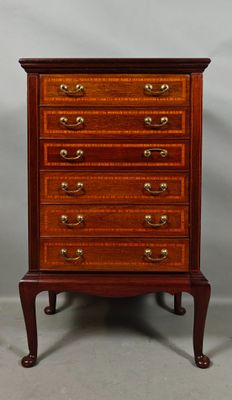 paire de commodes anciennes en acajou avec poignées en laiton