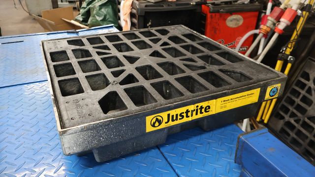 Lot de bacs de rétention comprenant 2 bacs pour fûts de 220L et u...