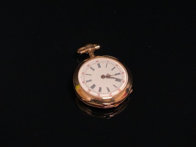 Montre de poche « à gousset » en or 18 carats 750 millièmes cisel...