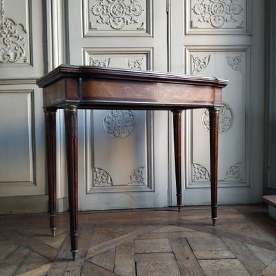 Table de jeu, style Louis XVI A pieds fuselés cannelés à asp… - Photo 1