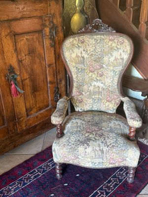 Fauteuil fin XIXe et tapis afghan