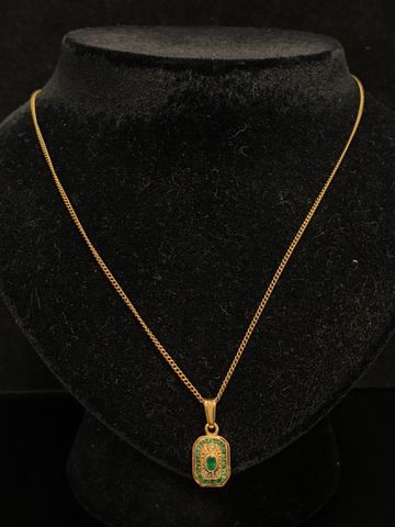 Chaine de cou en or 18 carats 750 millièmes et pendentif à décor ...