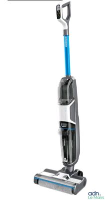 gros plan d'un aspirateur sur fond blanc