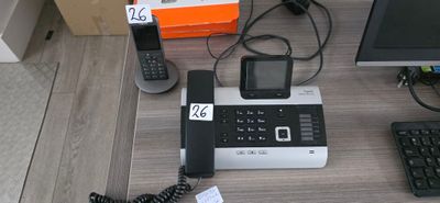 UN ENSEMBLE COMPRENANT : - Photo 1