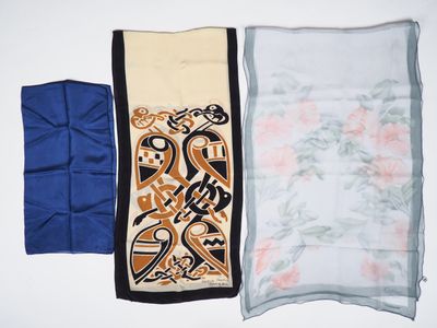 Ensemble comprenant : - CACHAREL,