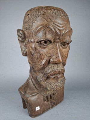 TETE d'homme africain en bois sculpté.
