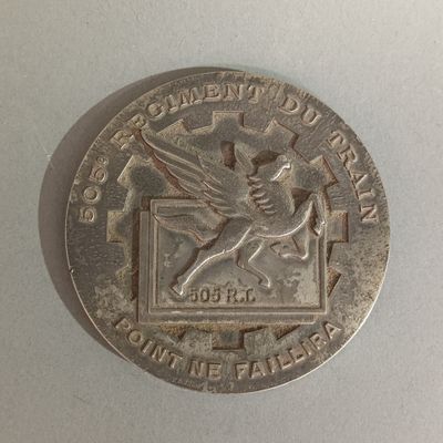 une pièce d'argent sur laquelle figure une silhouette ailée