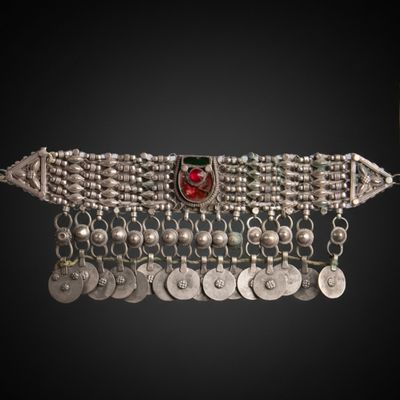 PAKISTAN Parure frontale composée de perles en…