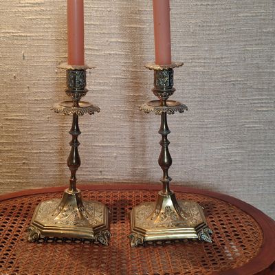 Paire de bougeoirs en laiton, H 24