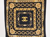 a black and gold scarf with a chain link design