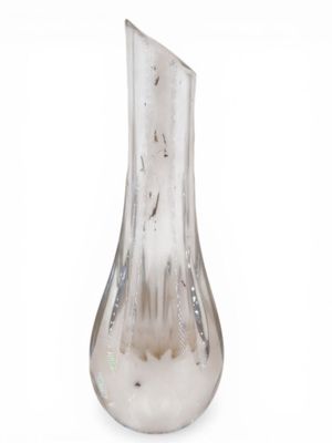 BACCARAT VASE en cristal à pans godronnés.