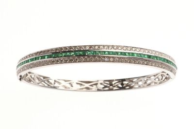 BRACELET jonc ouvrant en or gris 750 °/°° orné d'une ligne d…