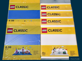 beaucoup de Lego qui sont posés sur la table