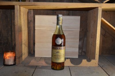 Cognac spécial Monnet, bouteille ancienne (capsule avec trac… - Photo 1