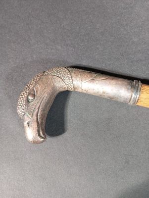 Canne épée, le fût en bois à noeuds, le pommeau en bronze ar… - Photo 1