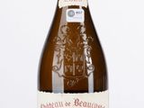 une bouteille de vin posée sur une table
