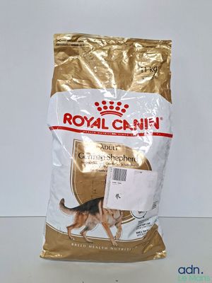 un sac de croquettes Royal Canin posé sur une table