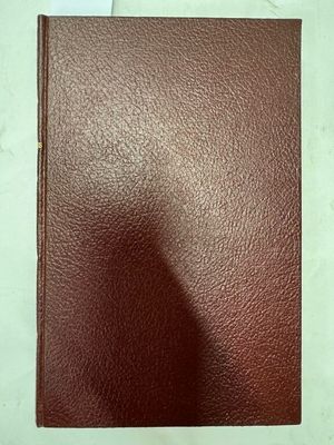 un carnet en cuir marron sur lequel est posée une page blanche
