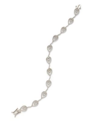 un bracelet en diamants et or blanc, signé Cartier