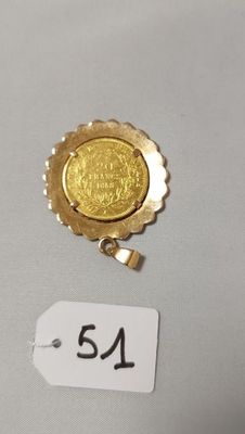 une image représentant une pièce d'or à laquelle est attachée une étiquette