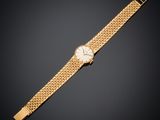 une montre-bracelet en or 18 carats avec un cadran blanc