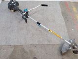 une petite machine posée sur le sol