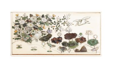une photo d'une photo représentant un jardin avec des fleurs et des oiseaux