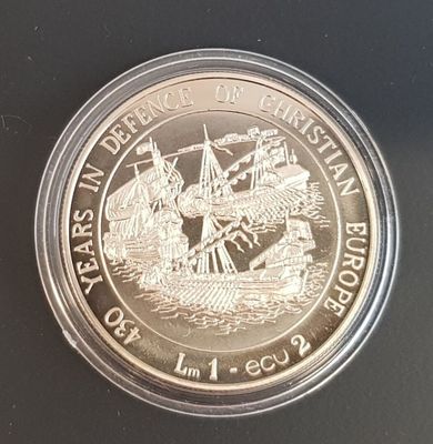 une image représentant une pièce d'argent sur laquelle figure l'effigie d'un navire