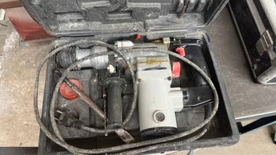 Perforateur GO ON dans son coffret. En l'état
