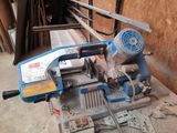 a machine that is sitting on a table in a garage