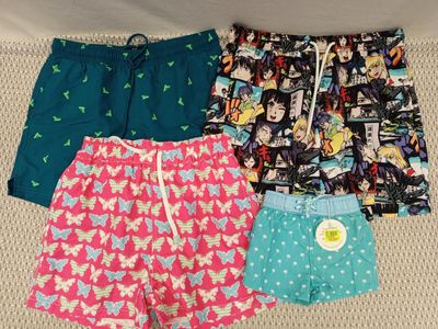 trois paires de shorts pour filles ornés de papillons