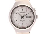 une image d'un gros plan d'une montre-bracelet sur un fond blanc